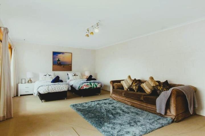 Spacious Modern Home Outstanding Views Sleeps 9 Hobart Luaran gambar